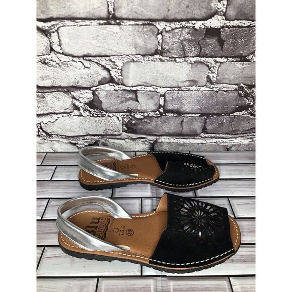 Blu Sandal C Ortuño Black Suede Silver Leather Peep Toe Flat Sandals Women Sz 39 - Picture 1 of 16